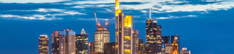 Die Skyline Frankfurts bei Nacht